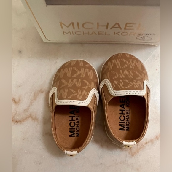 Michael Kors Infant Size One Slip On Monogram Print Beige Sneakers With Box - Picture 3 of 10